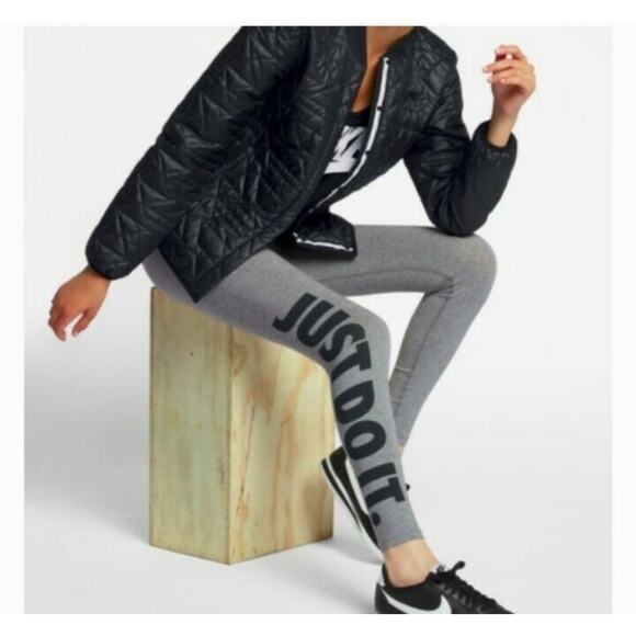 Nike Sportswear Women's Quilted Black Jacket - Picture 1 of 7